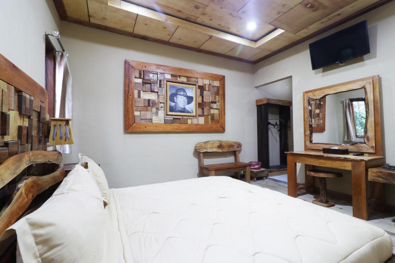 อัลลอยนา คันทรี คอตเทจ Hotel เบอราสตากี ภายนอก รูปภาพ